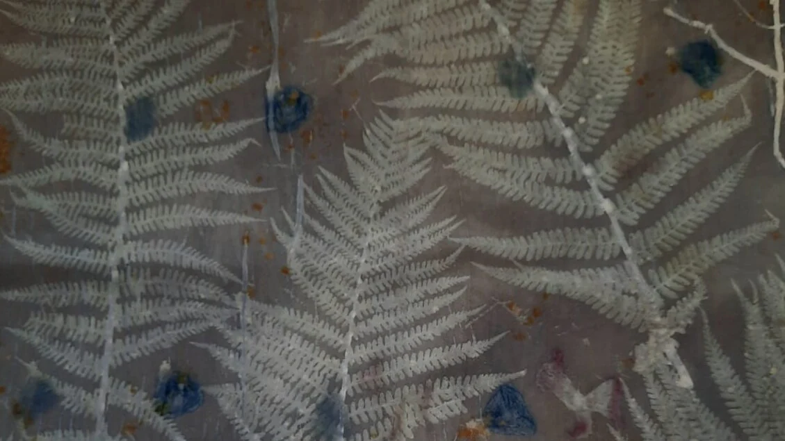 Prati di seta, lo spirito del bosco in un foulard