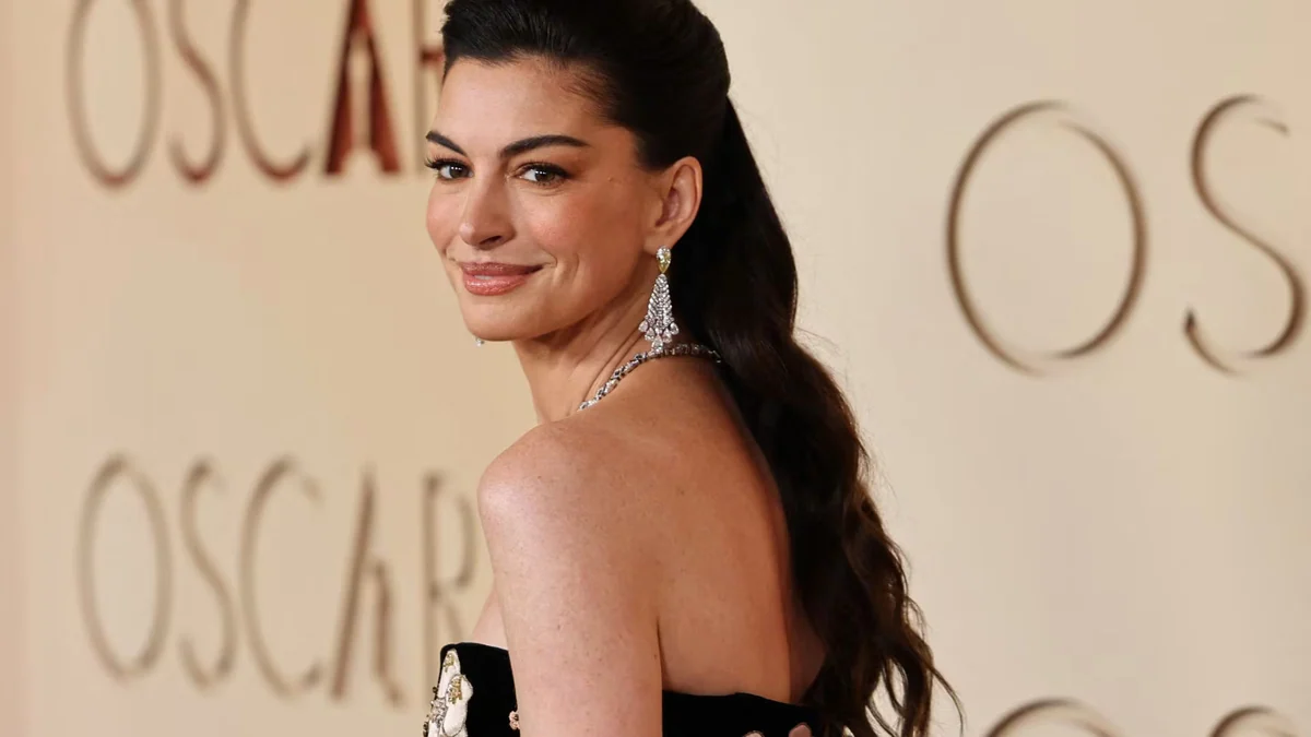 Anne Hathaway cuenta por qué Tom Holland fue su “hijo soñado” en “La Odisea”