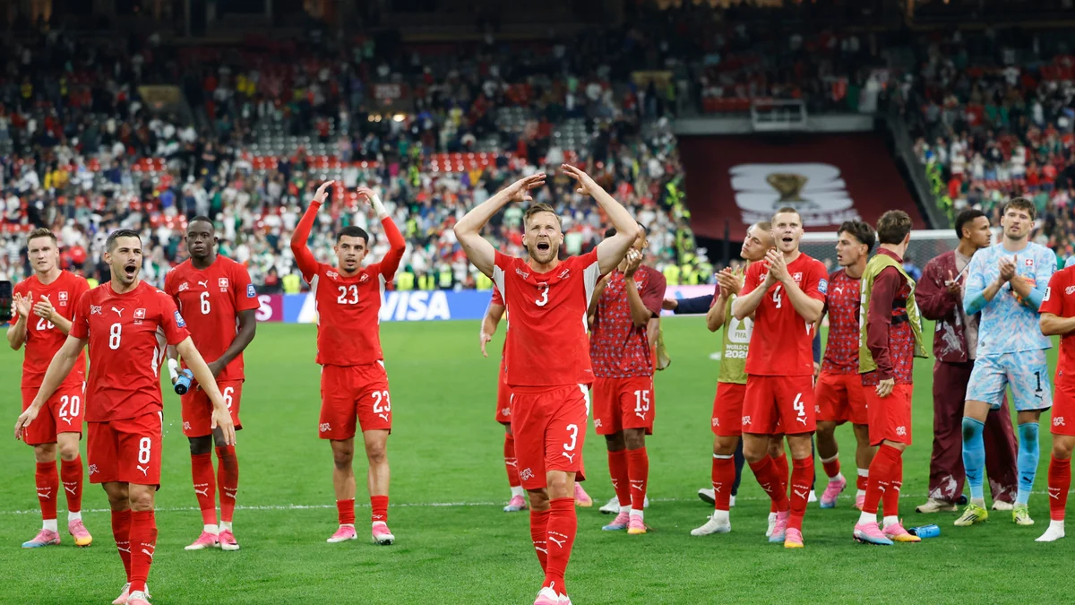 Manzambi renueva a la vieja Suiza, que cruza su Rubicón y avanza a los octavos de final