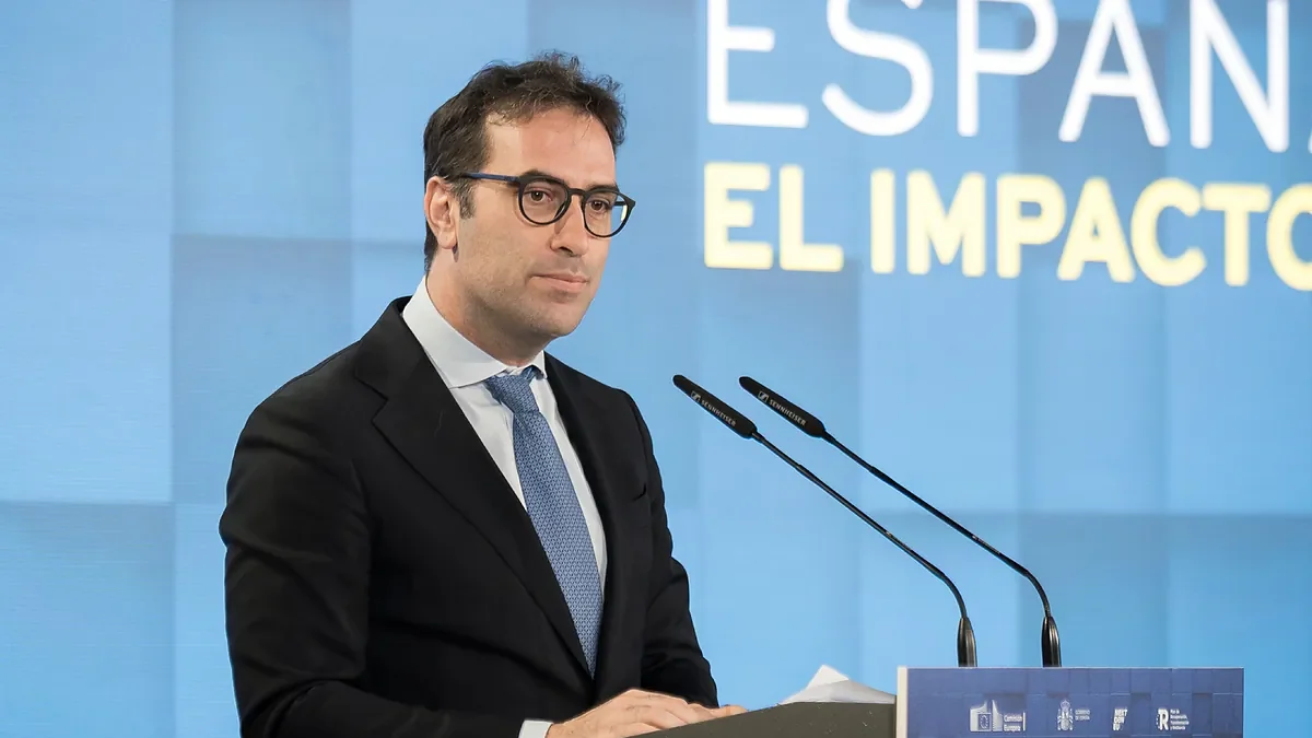 ¿Fin a la rebaja del IVA de la luz y la gasolina? Los técnicos de Hacienda instan al Gobierno a acabar con las reducciones generales