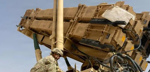Iran-Krieg: Teheran feuert auf Kuwait und Bahrain – USA wollen Angriffe abgewehrt haben
