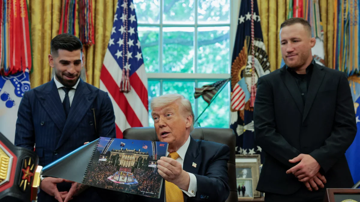 « Pas mal, hein ?… » : Donald Trump dévoile la scène du combat MMA organisé par l’UFC sur la pelouse de la Maison-Blanche