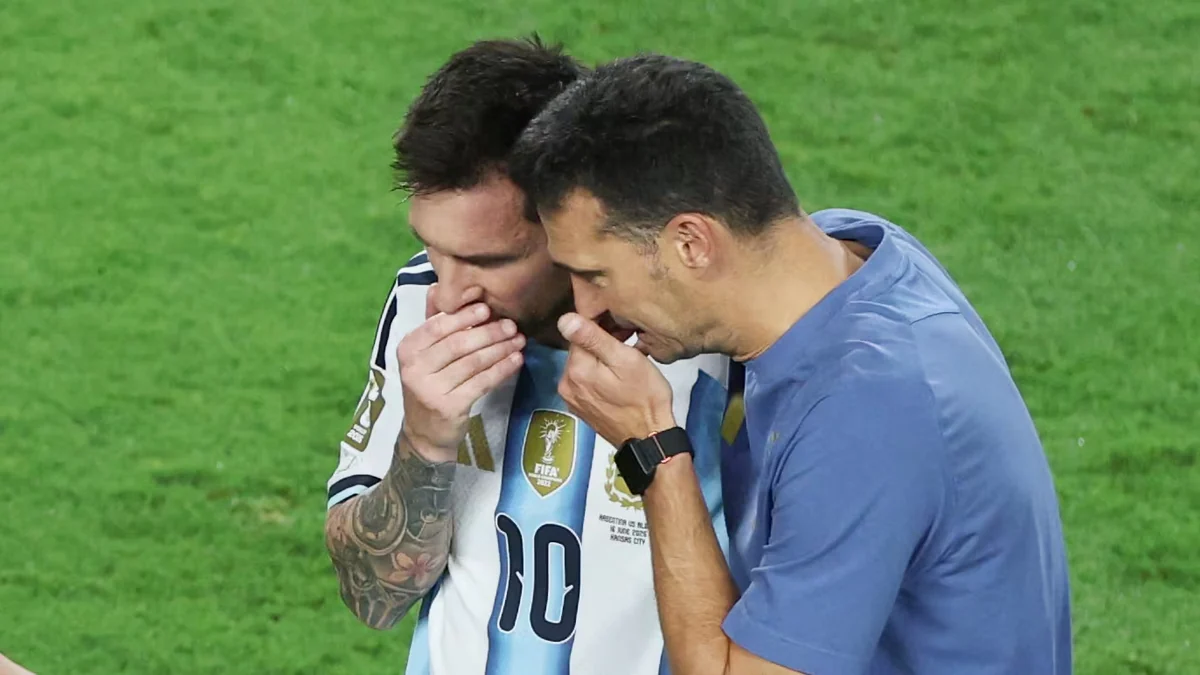 16 frases de Scaloni tras la goleada de Argentina en el debut ante Argelia: de las dos caras de Messi a su emoción por la gente