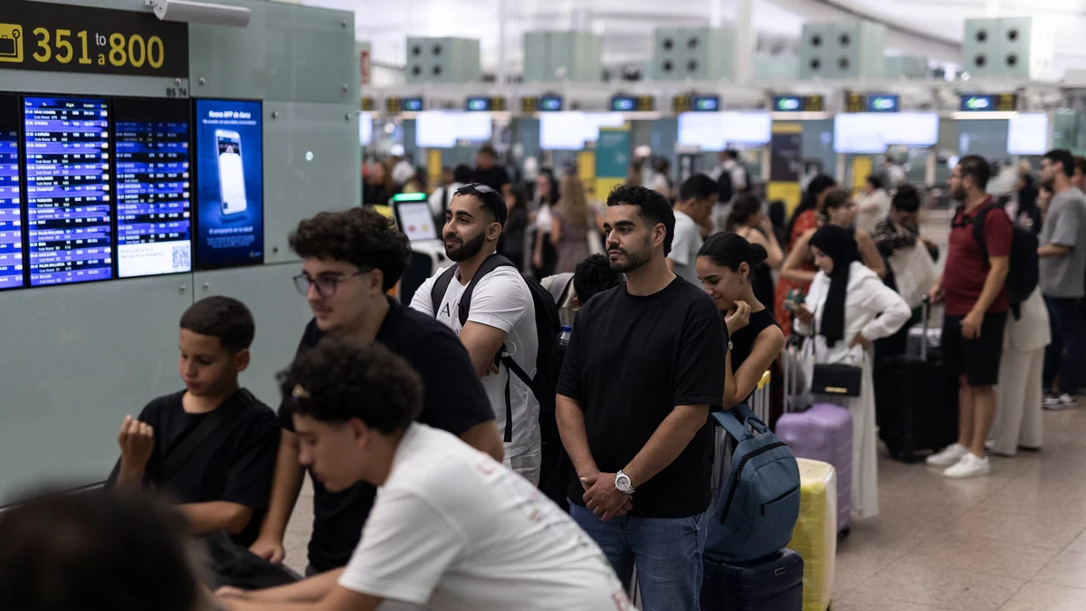 La Eurocámara aprueba la norma que permite a los menores sentarse con sus padres en el avión sin coste adicional