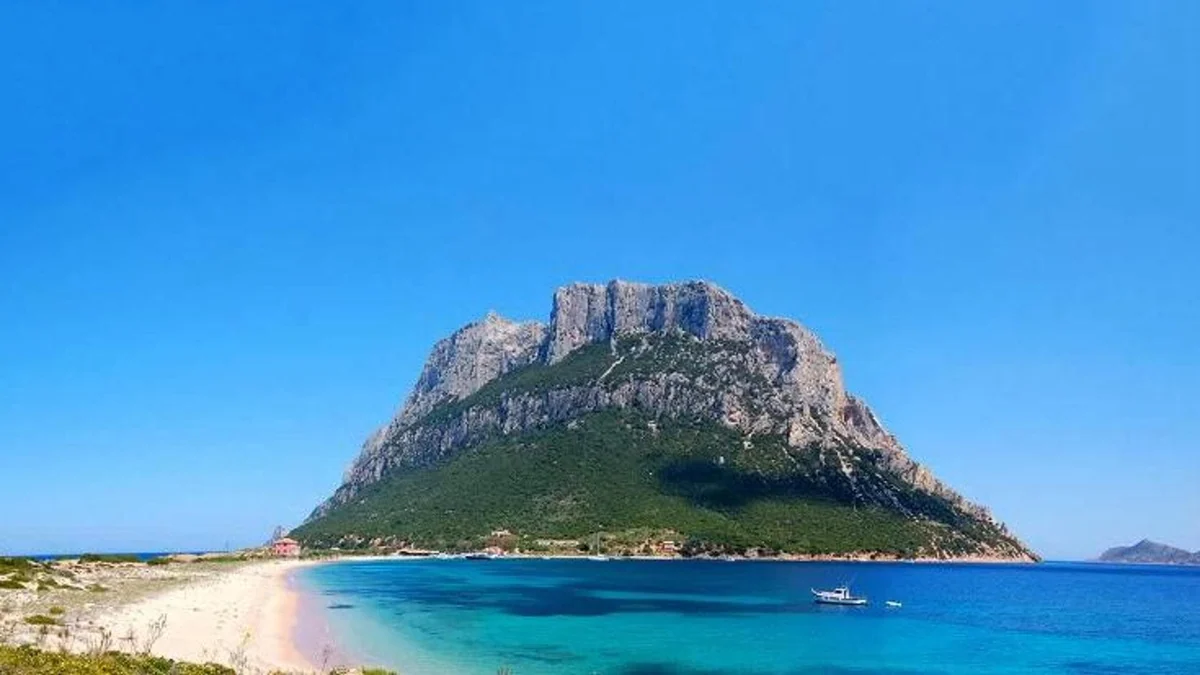Dall'isola di Tavolara a Ostuni al Friuli, quei mega resort che minacciano le aree protette