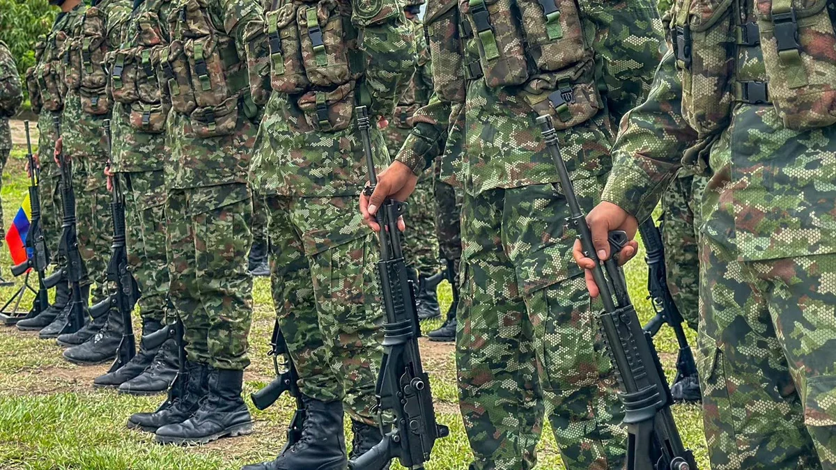 Nueva barrida en el Ejército a menos de un mes de terminar el Gobierno Petro: diez altos oficiales fueron retirados del servicio activo