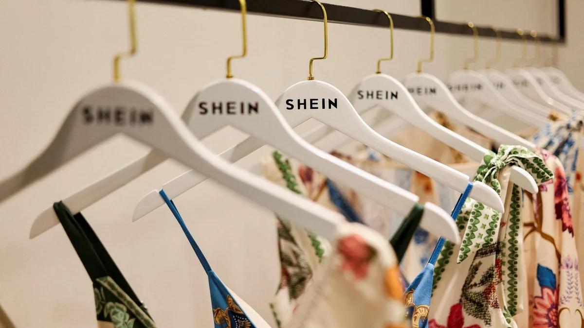 Fast fashion, scatta il divieto di distruzione di abiti, scarpe e accessori invenduti