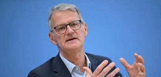 Kritik an Nina Warken: Krankenhaus-Verband DKG warnt, dass jede zweite Klinik pleitegehen könnte