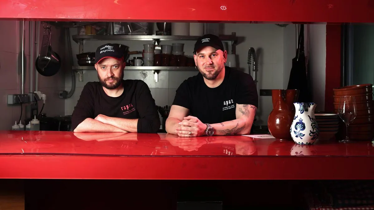 El restaurante en un mercado de Madrid que se convierte en chiringuito este verano: chefs del mundo con menús efímeros desde 16 €