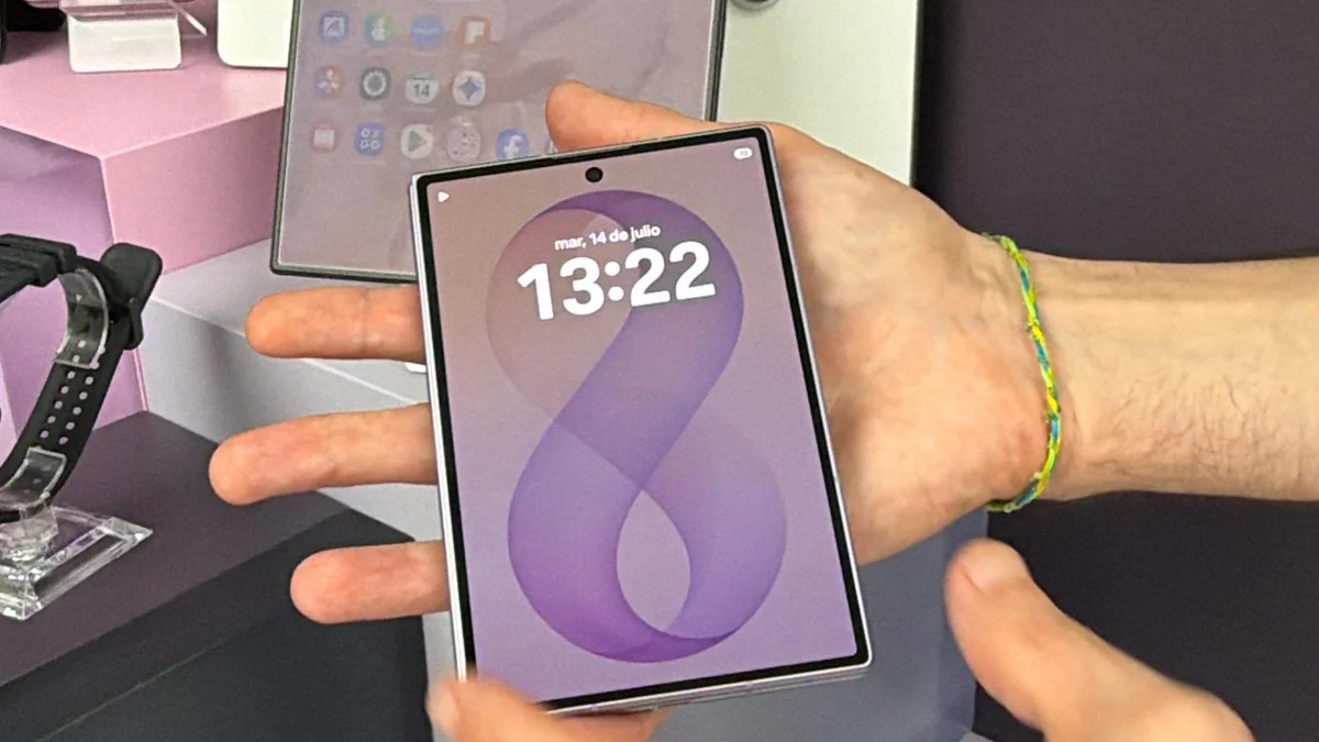 Samsung lanza sus nuevos plegables: así es el Fold8 con el que busca adelantarse a Apple