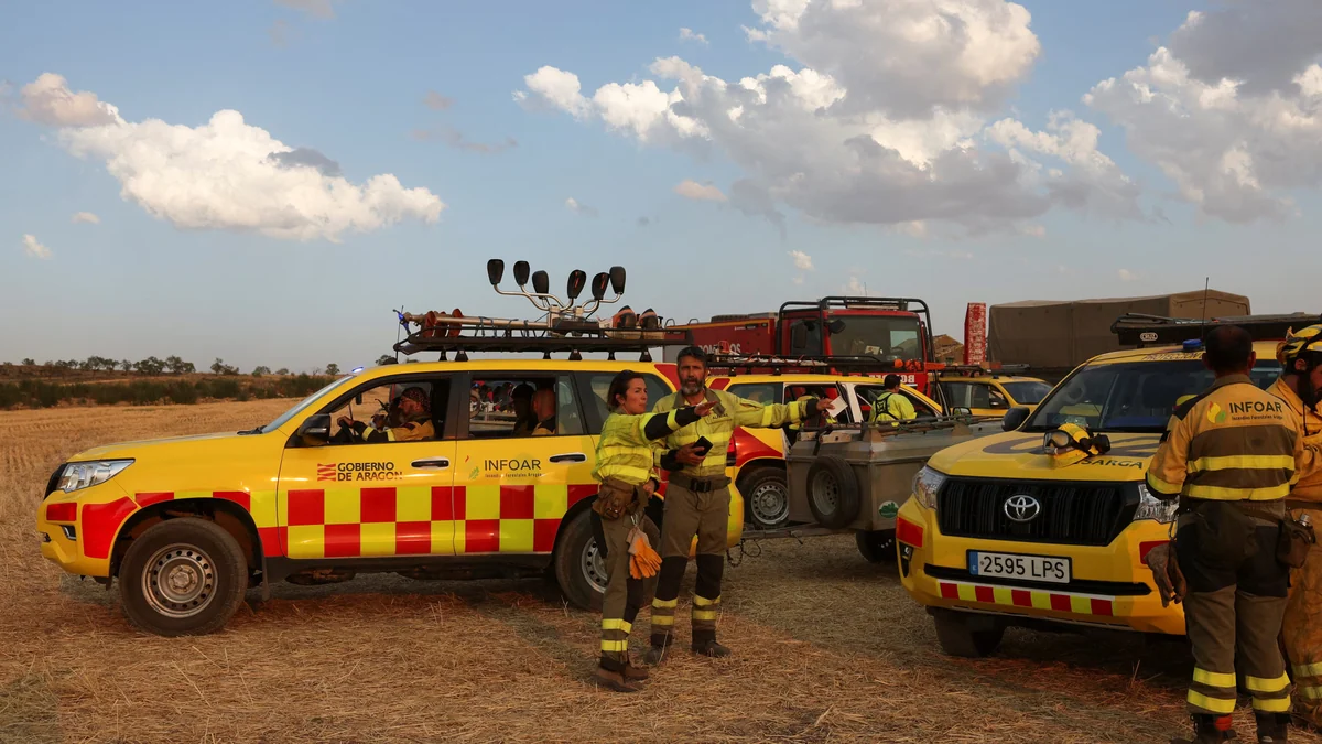 El avance del incendio en las Cinco Villas en Zaragoza arrasa ya 12.000 hectáreas: hay seis pueblos evacuados