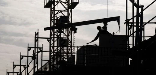 Wirtschaft in Deutschland: Ifo-Institut hebt Konjunkturprognose leicht an