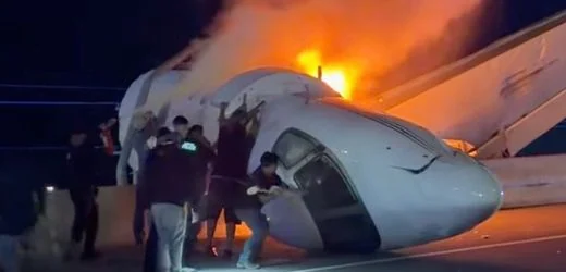 Loredo – Texas: Insassen in brennendem Jet gefangen – ein Toter