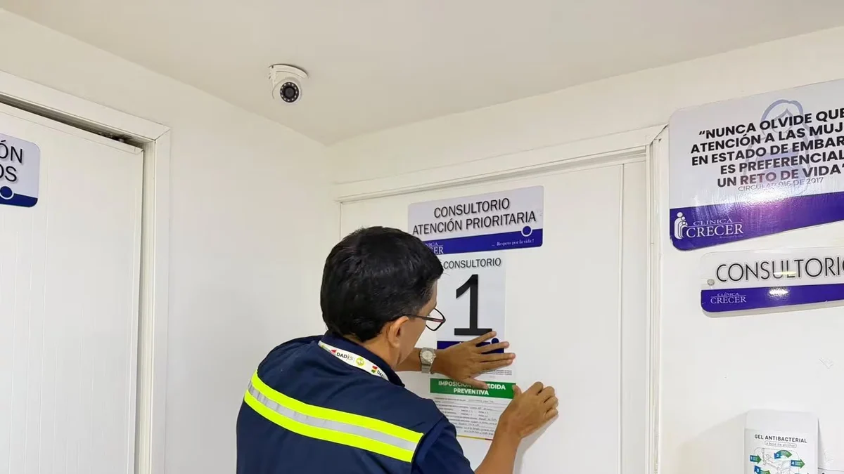 Cierran clínica en Cartagena tras caso de mujer que dio a luz en la calle: autoridades investigan presunta negativa de atención