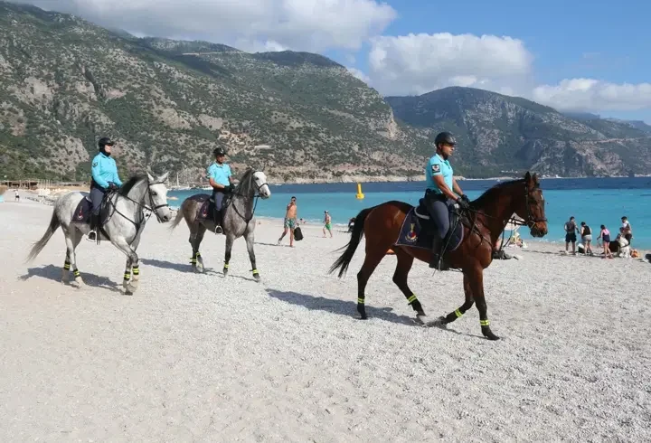 'Atlı Jandarma Timi' Ölüdeniz'de göreve başladı