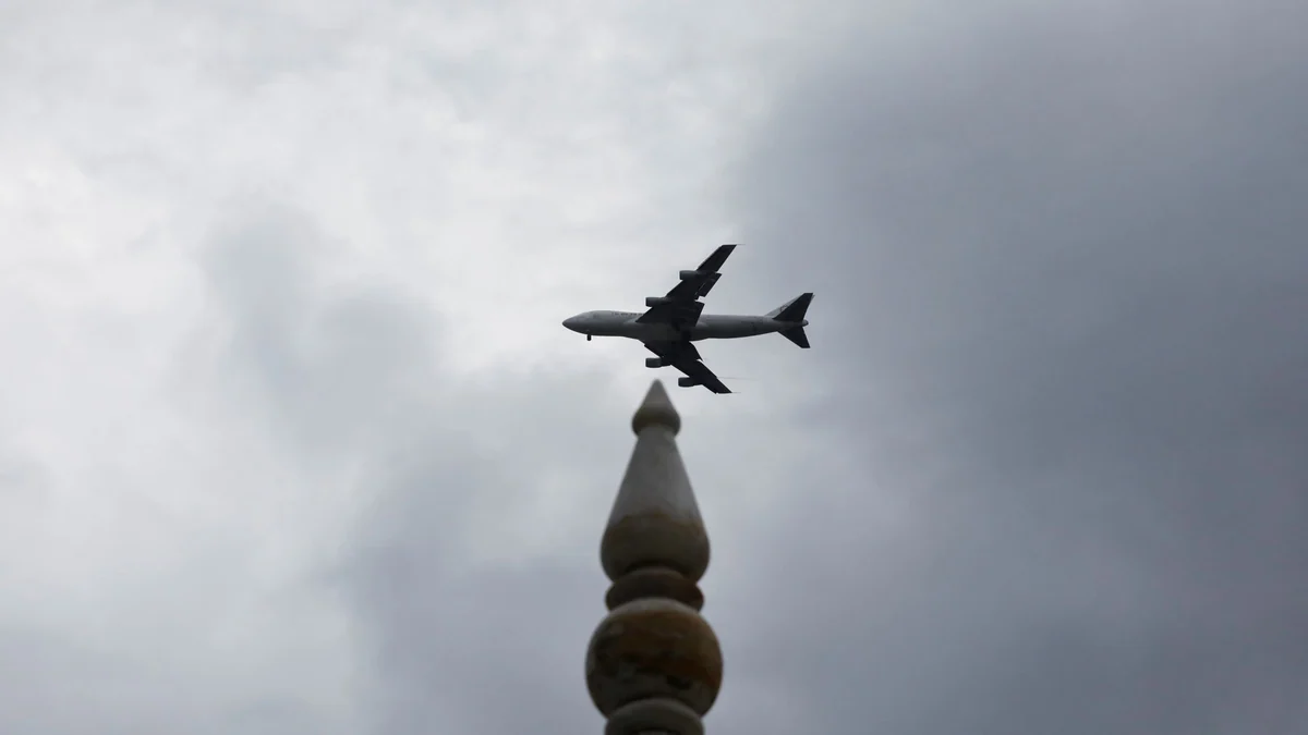 Desaparecieron cinco tripulantes a bordo de un avión de carga frente a la costa de Pakistán