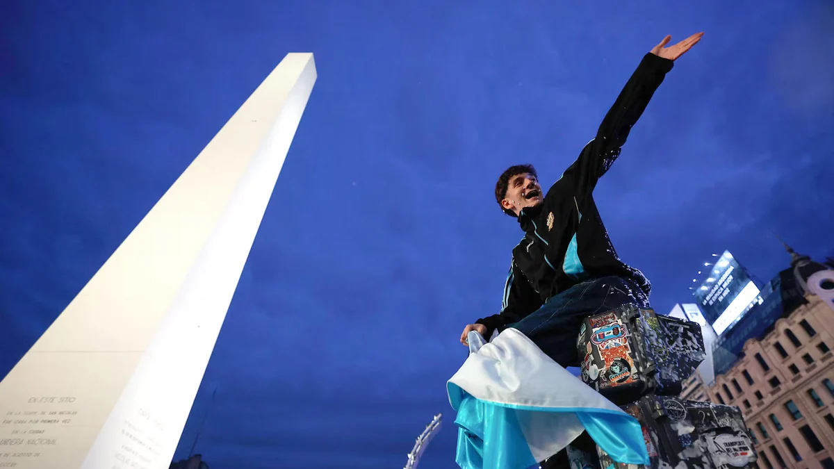 Los videos de los alocados festejos en todo el país de la victoria de Argentina por 2 a 1 ante Inglaterra