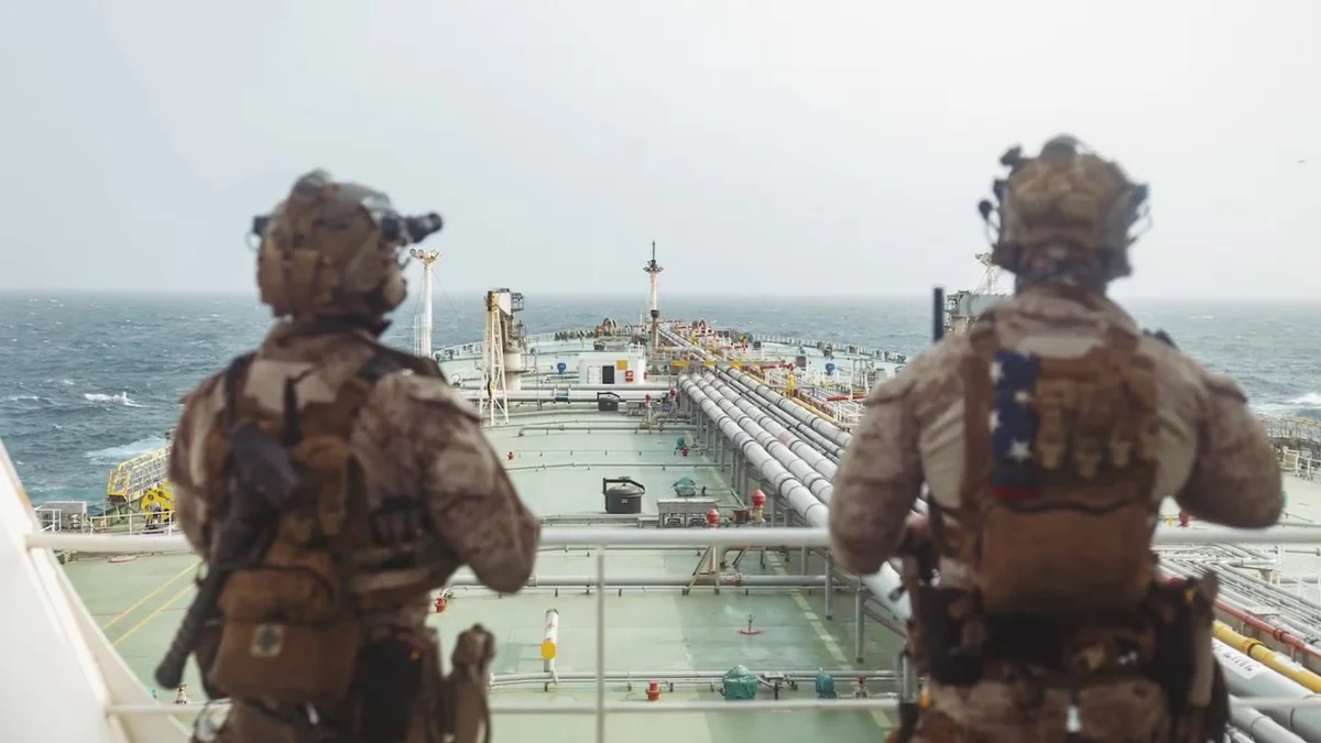 Marines de EEUU abordan un buque sancionado en el golfo de Omán para "verificar" que acata su bloqueo contra Irán