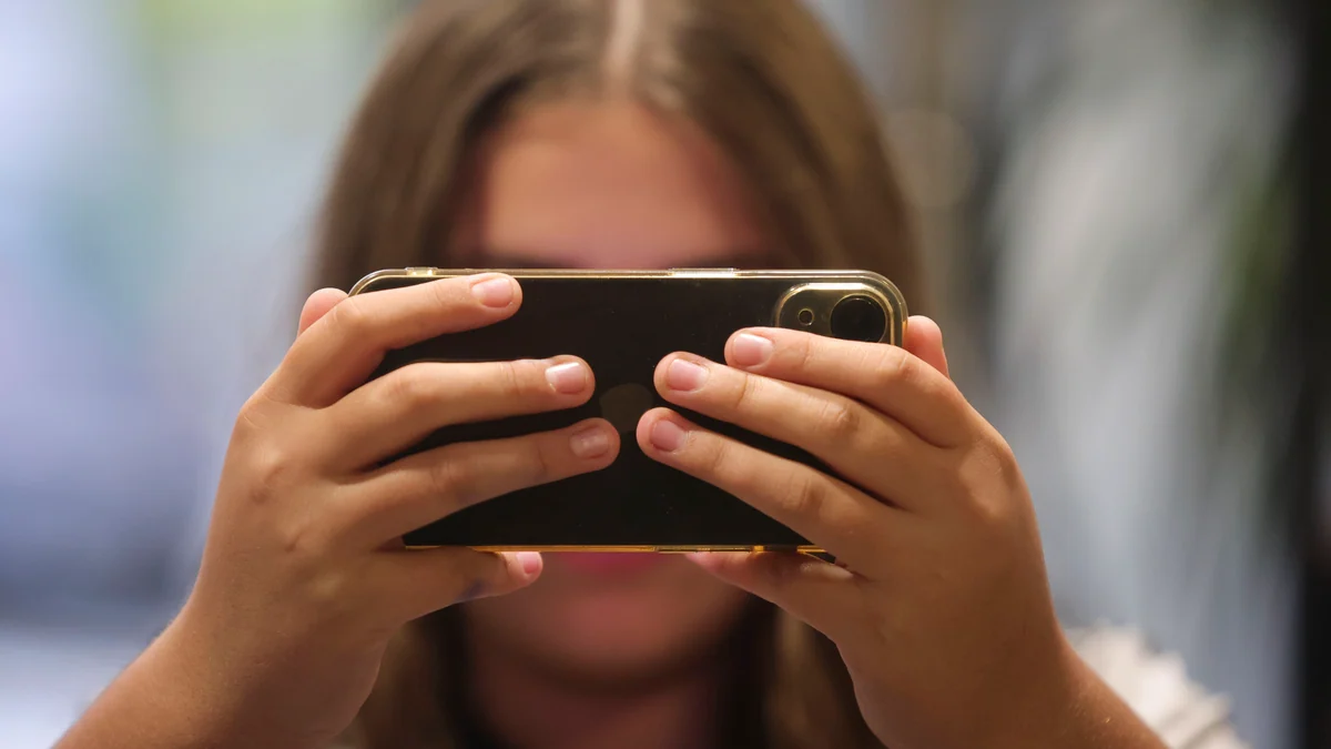 Una madre italiana se enfrenta a Meta y TikTok tras la muerte por suicidio de su hija de 12 años