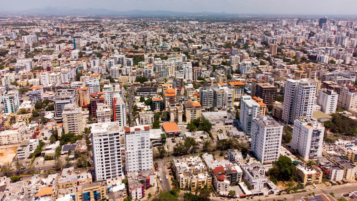 El informe revela que el 65% de los dominicanos vive en viviendas que no son propias