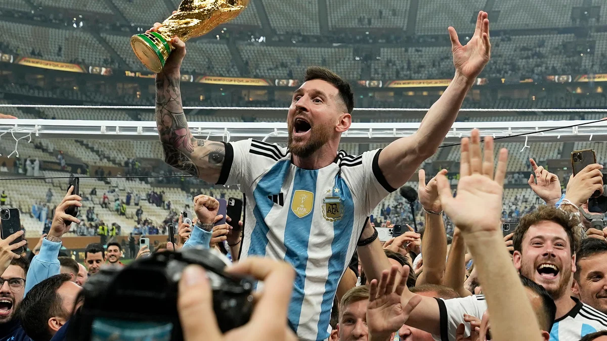 “¿Se puede ganar el Balón de Oro sin ganar el Mundial?”: la explicación que publicó la organización del premio con una foto de Messi