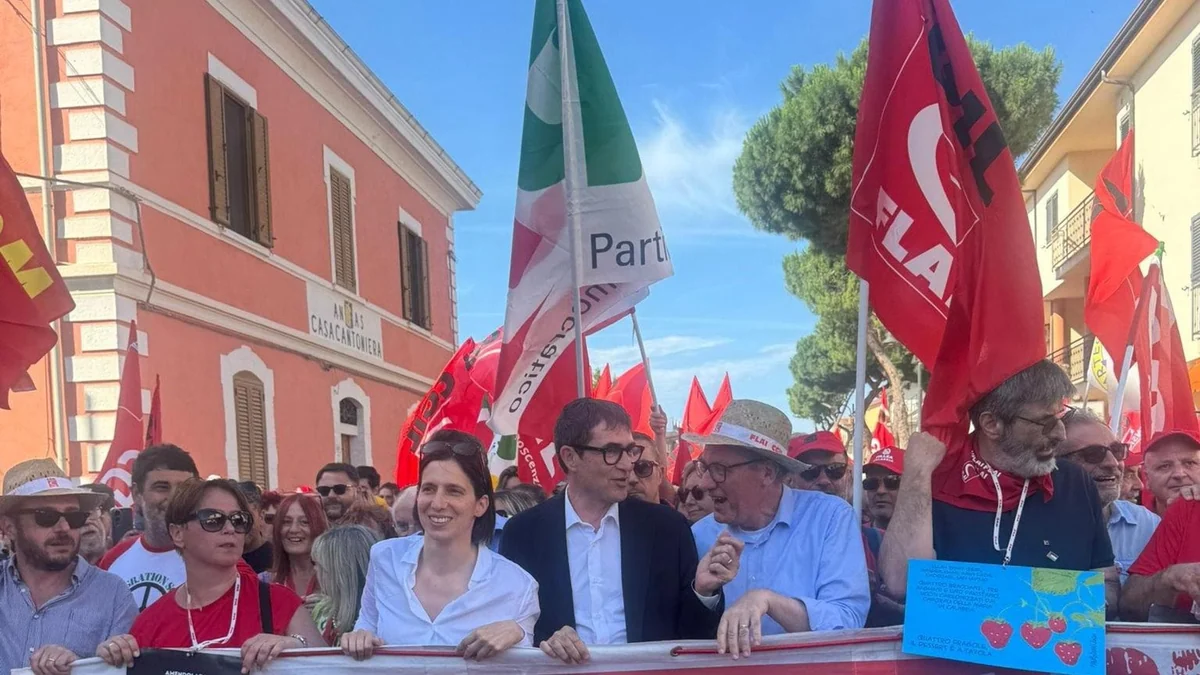 Migranti uccisi, corteo ad Amendolara contro il caporalato. In testa Schlein, Landini e Fratoianni