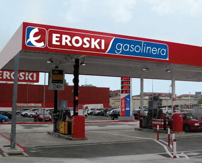 Eroski vende su red de gasolineras a Petroprix