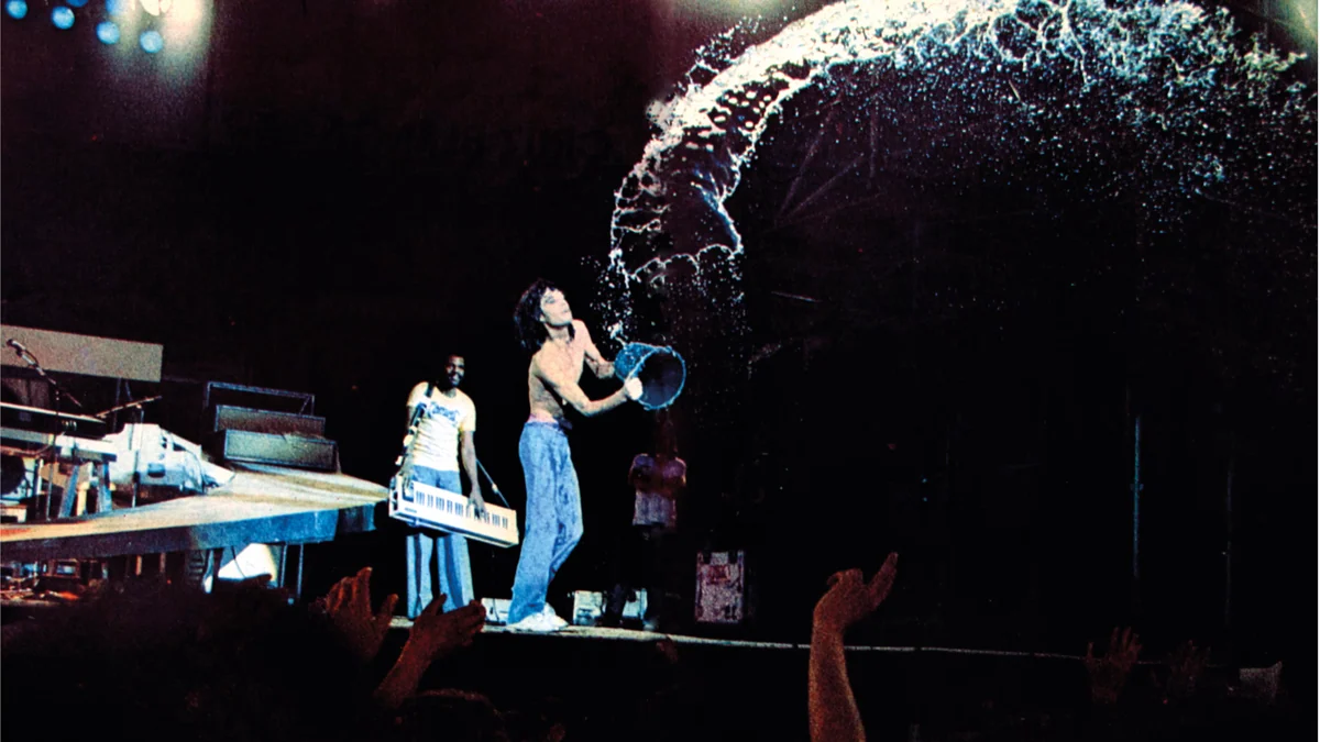 Un rito sexual en el escenario y bombas de humo en la grada: medio siglo del primer concierto de The Rolling Stones en España