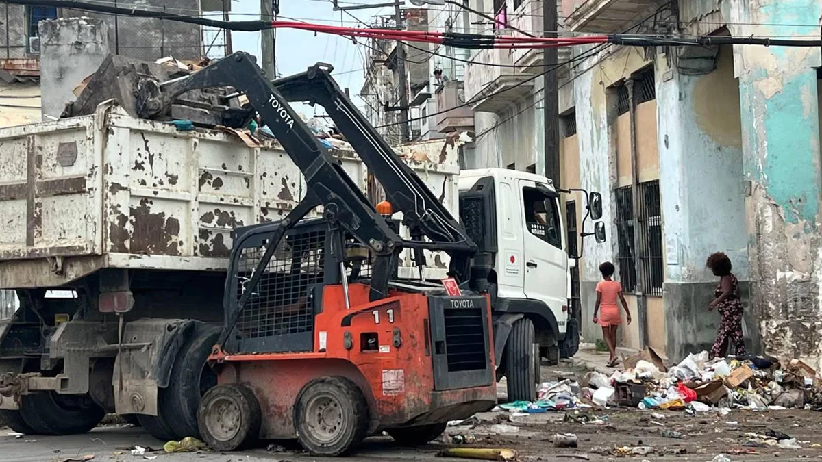 El colapso energético cubano: negocios privados acaparan el gas doméstico y la basura se acumula en La Habana