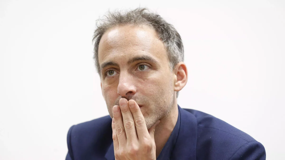 «La malédiction de la gauche, c’est de ne parler qu’à la gauche» : pour Raphaël Glucksmann, «il est bien trop tôt pour se déclarer candidat» à la présidentielle