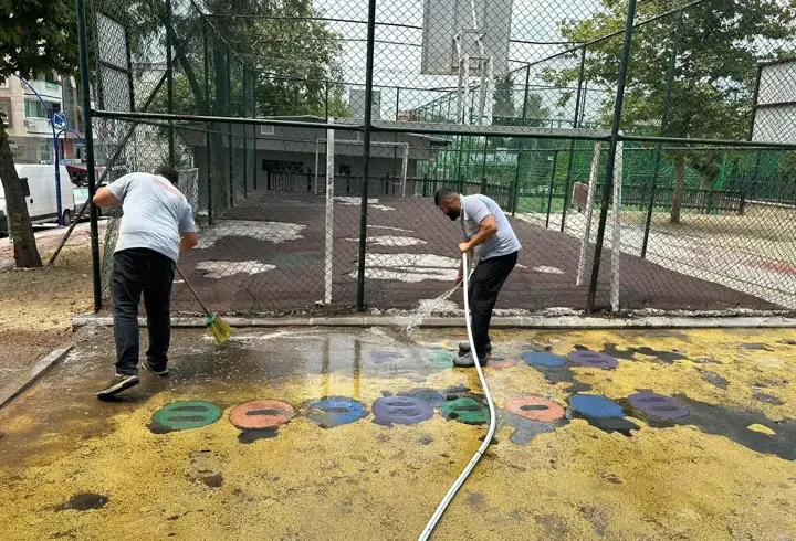 Yunusemre'de iki park pırıl pırıl oldu