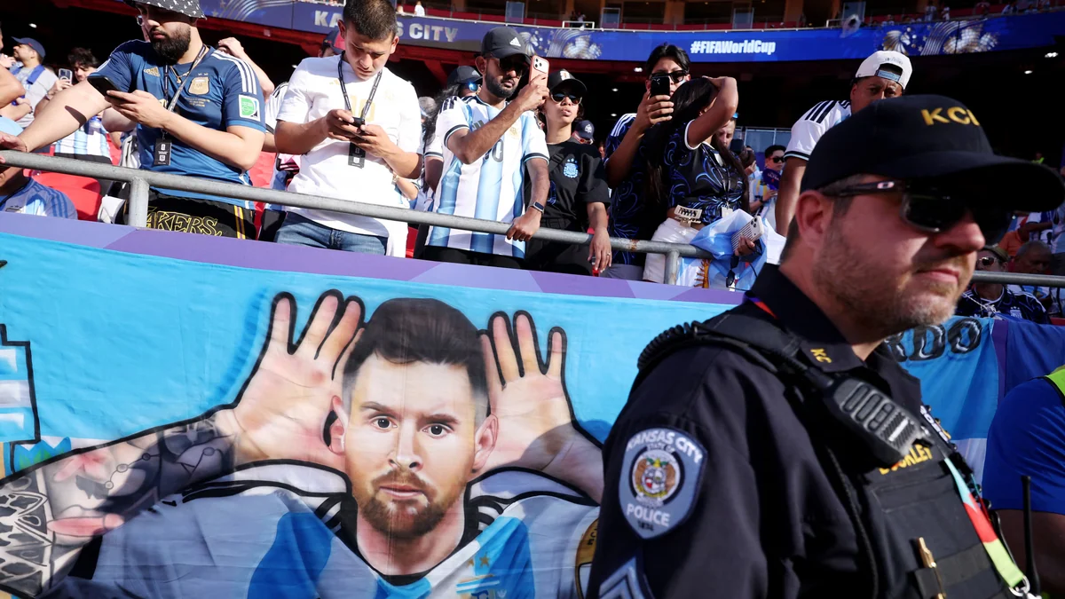 Los hinchas argentinos no podrán ingresar a la semi con Inglaterra con imágenes de las Islas Malvinas