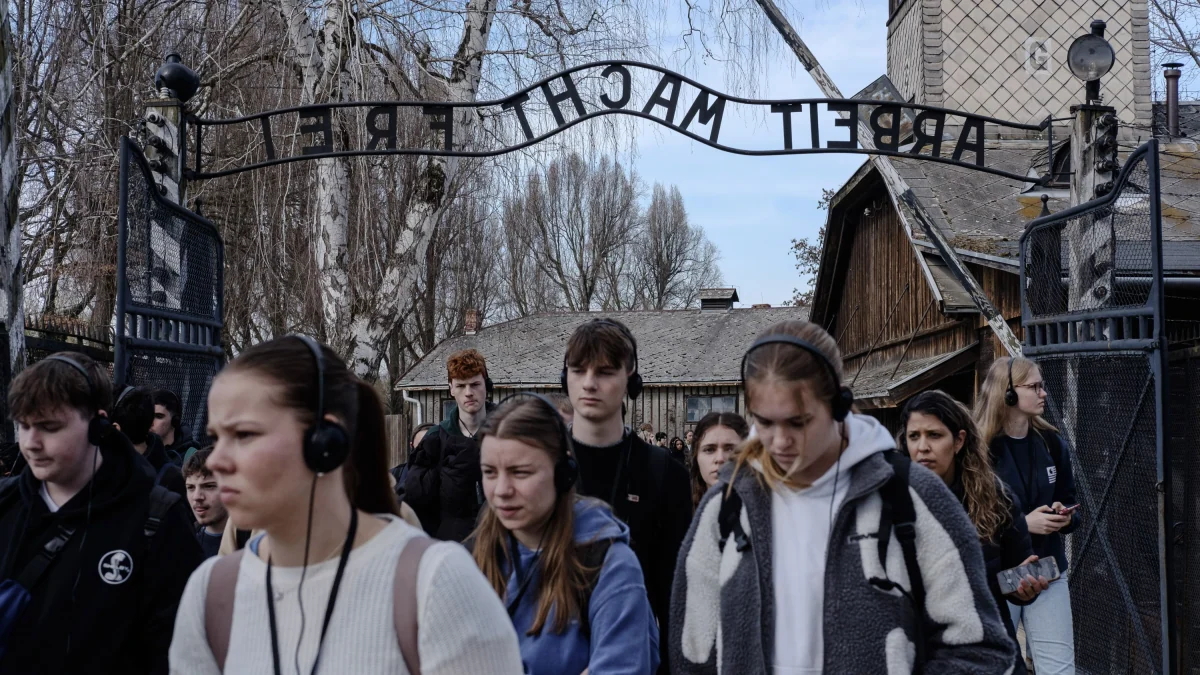 Holocaustdokumente: Gegen den Handel mit „Judensternen“ und Hitler-Briefmarken