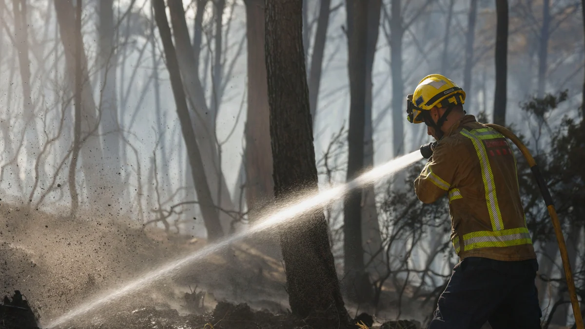 “Es importante confinarse y nunca autoevacuarse”, la advertencia de los bomberos ante la tragedia de Almería