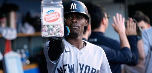 Jazz Chisholm Jr.: Baseballstar spielt mit Lutscher im Mund