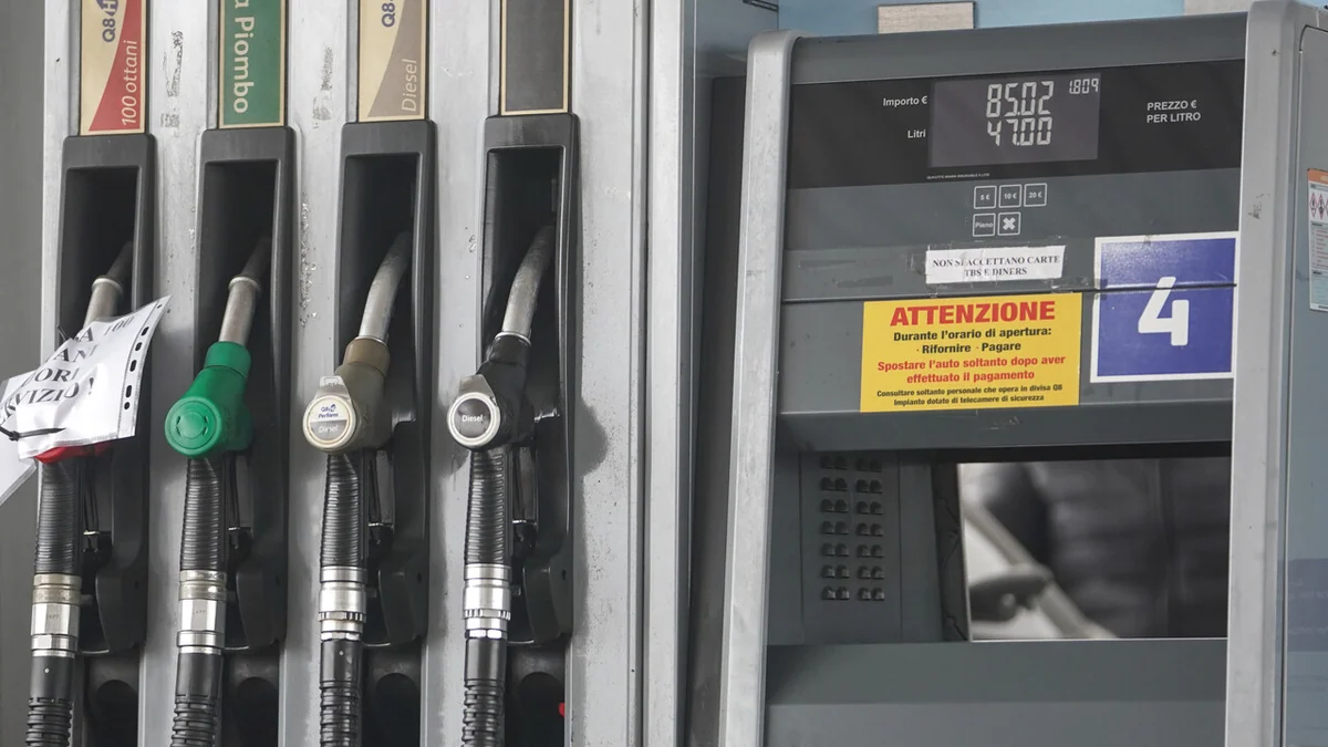 Caro-carburanti, il gasolio sfiora 2,7 euro al litro