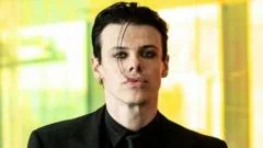 Police search for Yungblud stalking suspect