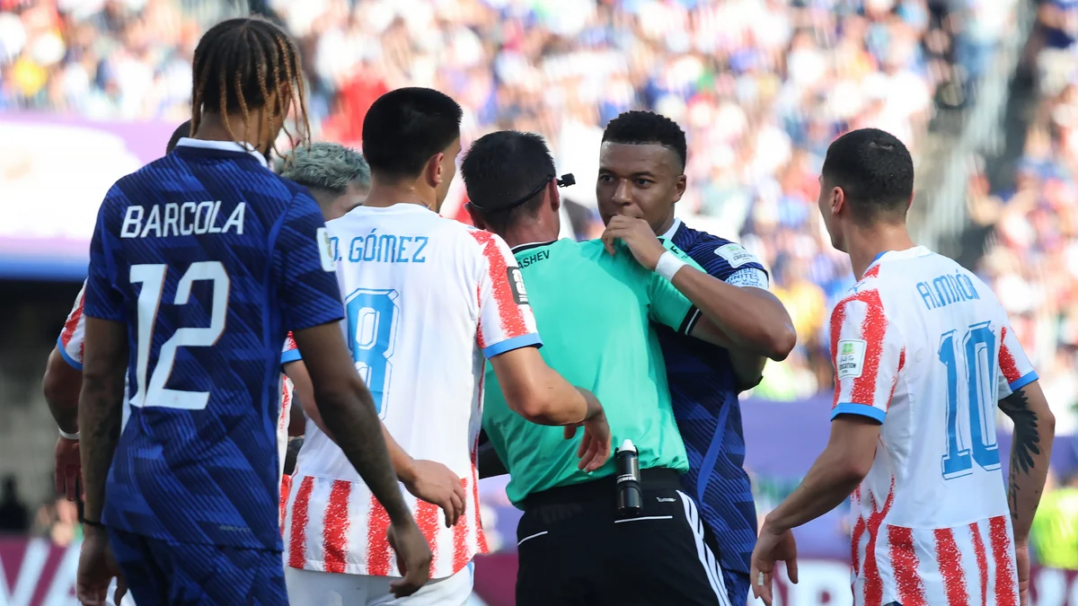 La "guerra sucia" del Paraguay-Francia que enfureció a Mbappé: "Pensaban que íbamos de esmoquin, pero también sabemos bajar al barro"