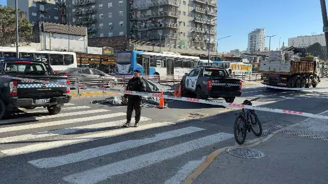 Una mujer de 82 años murió tras ser atropellada por un camión en Pompeya