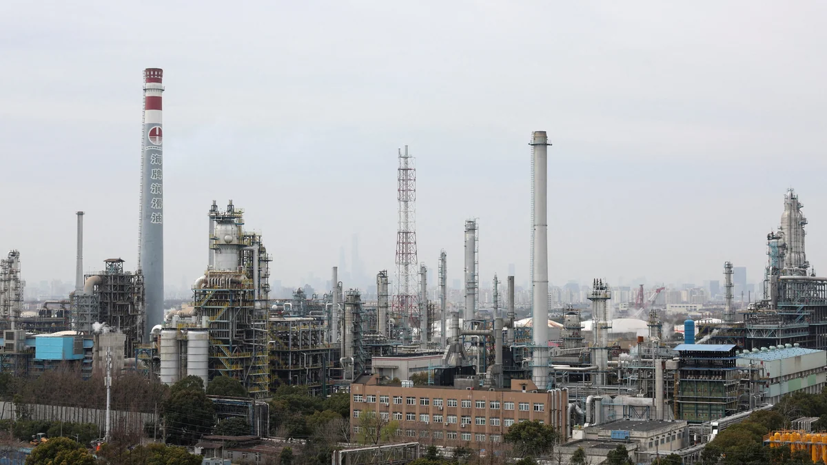China le da la vuelta al ‘shock’ energético y sale airosa de la falta de suministro del crudo del Golfo