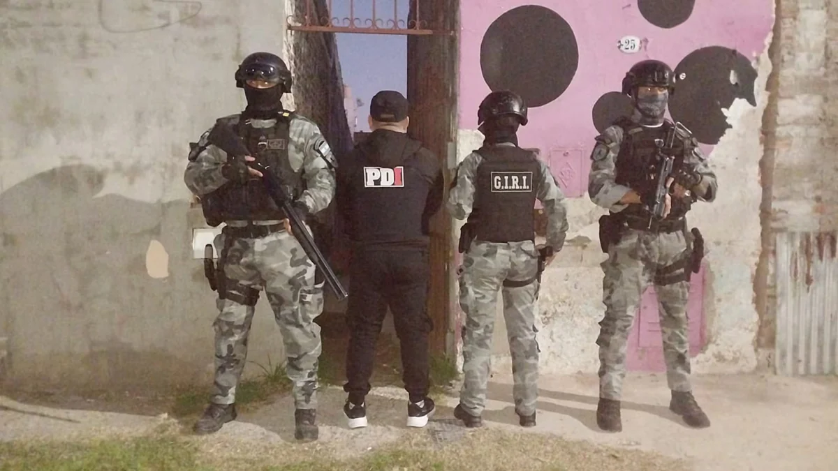 Allanamientos con detenidos por venta de droga en medio de la búsqueda de un joven desaparecido hace días