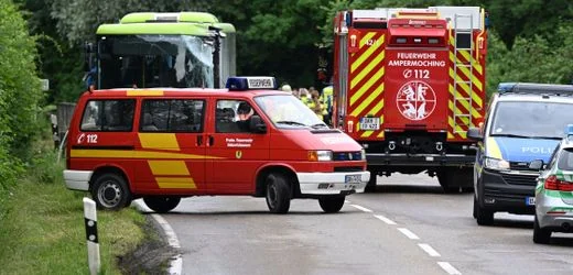 Landkreis Dachau: Ein Kind bei Busunfall in Oberbayern gestorben
