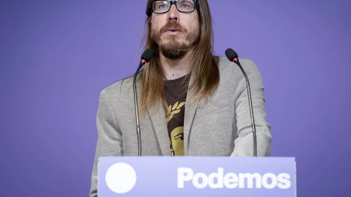 Podemos ve "miserable e infame" que Tellado culpe al Gobierno del incendio de Almería tras los "recortes" de la Junta