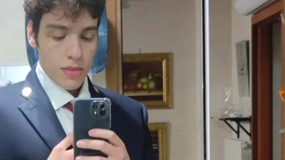 El juego descabellado que terminó en tragedia: muere a los 22 años tras intentar mantenerse aferrado al capó de un coche en marcha