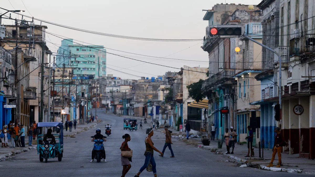 Éxodo en Cuba: más de 245.000 personas emigraron de la isla en 2025 en medio de apagones y escasez de productos básicos