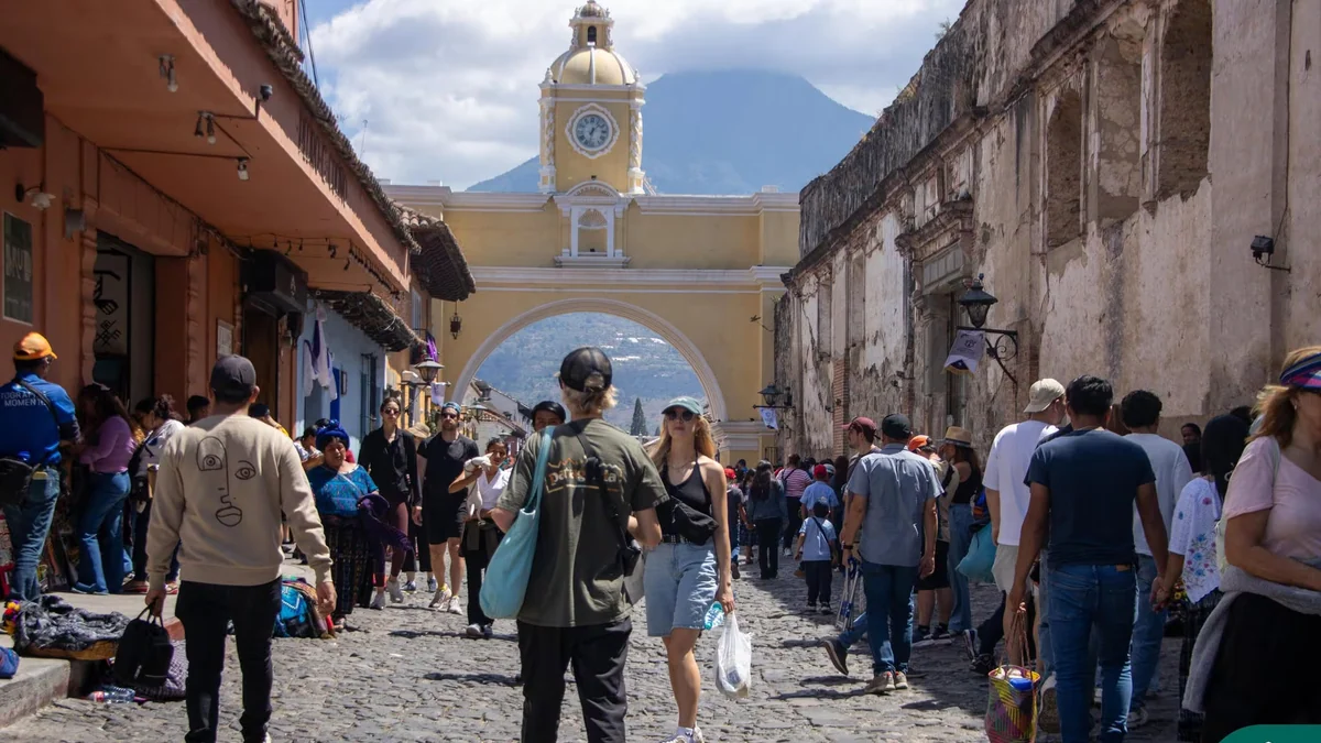 Guatemala proyecta la llegada de 79,000 salvadoreños por el asueto de agosto