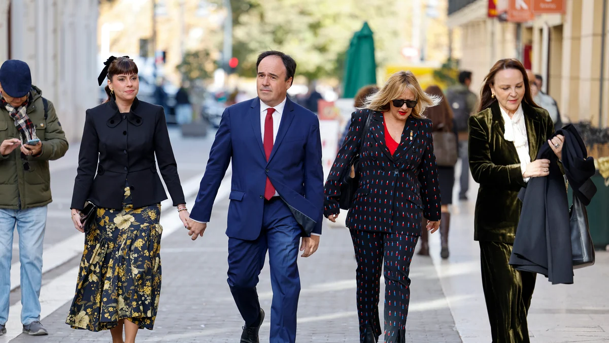 La pareja del presidente Llorca renuncia a la plaza en la Diputación de Valencia tras las acusaciones de "enchufismo"