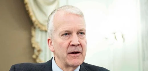 Alaska-Wahl: Dan Sullivan fordert Dan Sullivan heraus. Die Namensgleichheit ist ein Problem