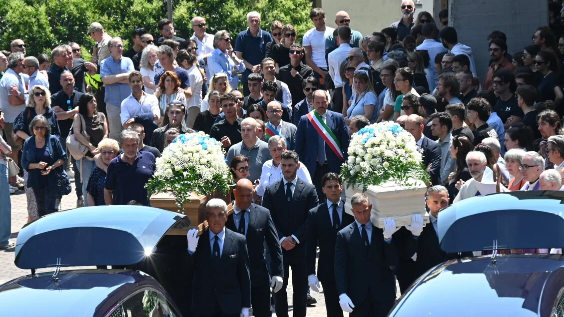 Maldive: gli studenti e il mare, l'addio di Genova a Monica Montefalcone e alla figlia Giorgia