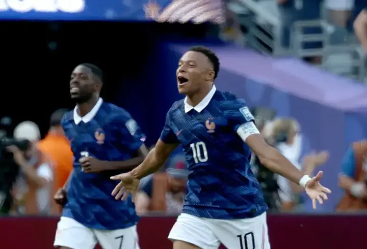 Fransa - İsveç MAÇ ÖZETİ | Kylian Mbappe duble yaptı, tur bileti geldi
